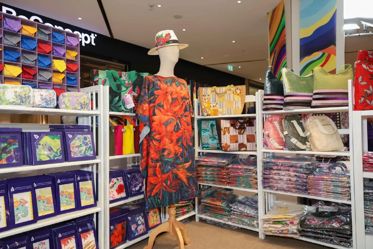 กรมสมเด็จพระเทพฯ ทรงเป็นประธานเปิดงาน สานสายใยเพื่อผลิตภัณฑ์สายใจไทย ครั้งที่ ๒๗