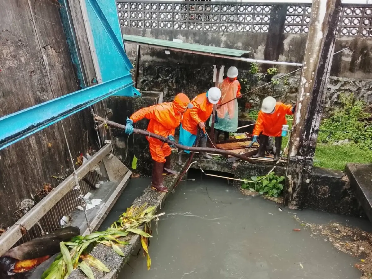 ยกของขึ้นที่สูง เตือน ภูเก็ตเสี่ยงน้ำท่วมหนัก คลองบางใหญ่ จ่อล้น