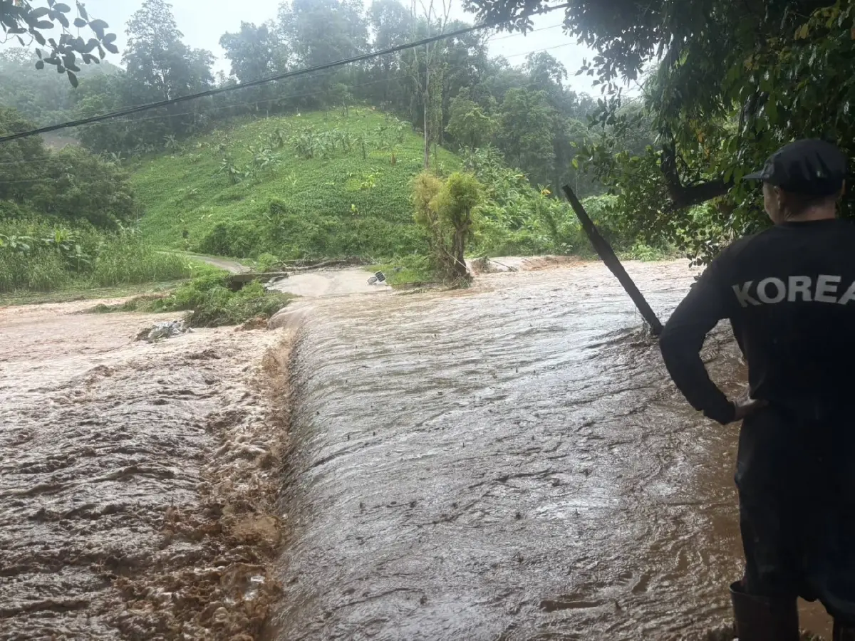 น้ำท่วมแม่ฮ่องสอน อัปเดตน้ำป่าหลาก วัดป่าถ้ำวัว 65 ชีวิตติดค้าง