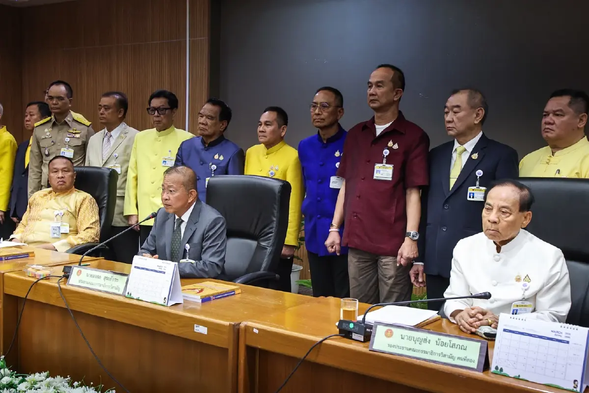 3 กลุ่มผสมโรง ปิดสวิตซ์ ‘สีน้ำเงิน’ ถอดถอน 136 สว. ล้างอำนาจ 'ภท.'