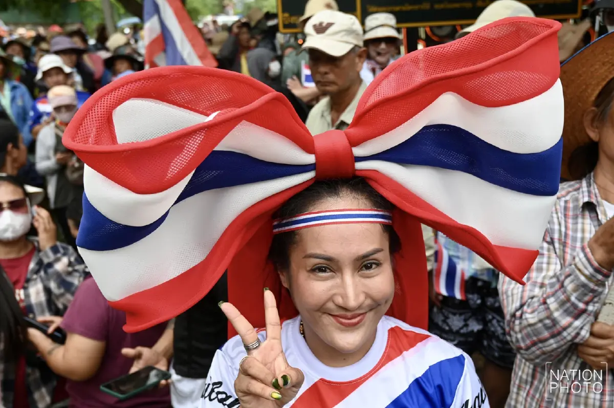 พร้อมชนเขมร 'เจ๊เอ๋' ร่วมทีมชาวบ้าน-กลุ่มคนไทยรักชาติ บุกชายแดนสระแก้ว