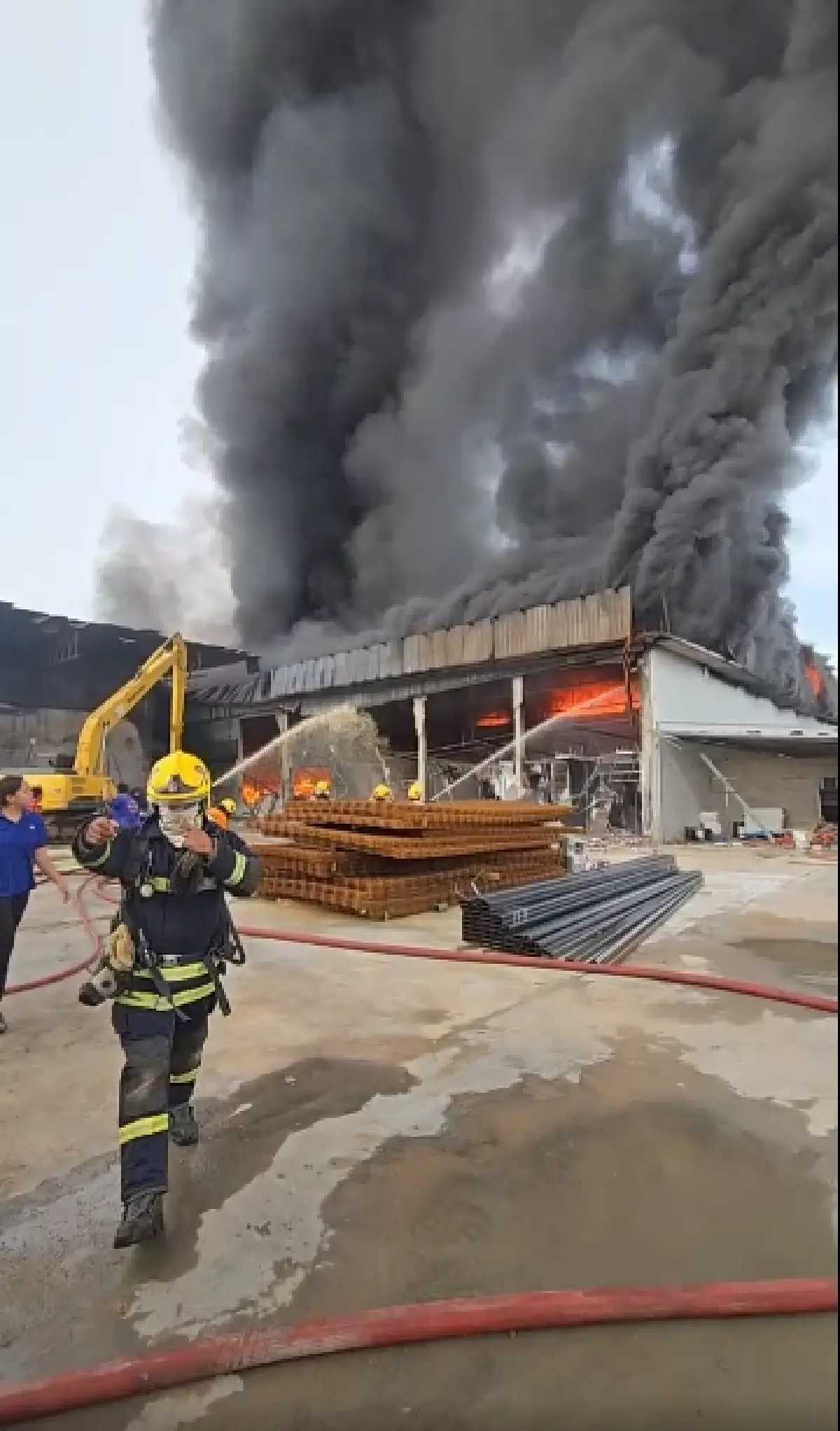 คืบหน้า ไฟไหม้โรงงานเขาย้อยรอบ 3 เพลิงโหมไม่หยุด ระดมดับเพลิง