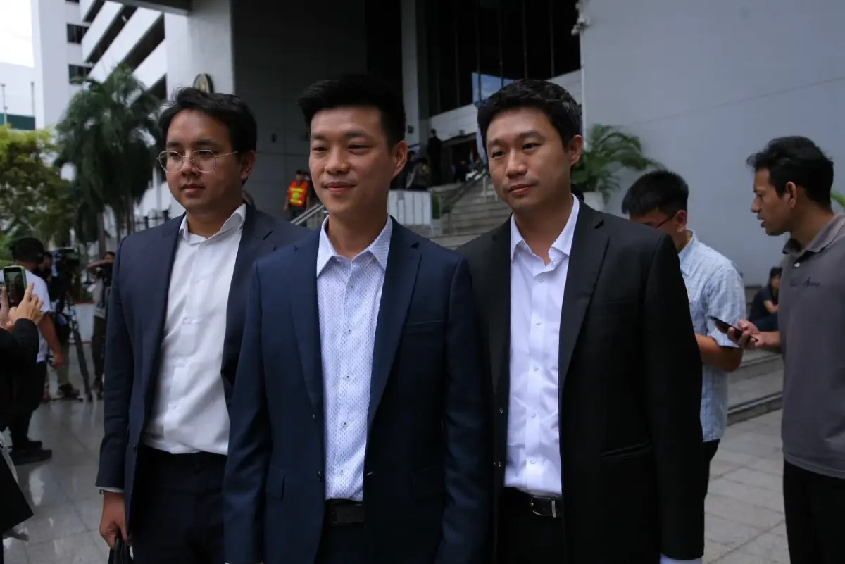 'ณัฐพงษ์' นำทัพ สส.ปชน.พบศาล คดีถูก 'บ.พลังงาน' ฟ้องเรียก 300 ล้าน