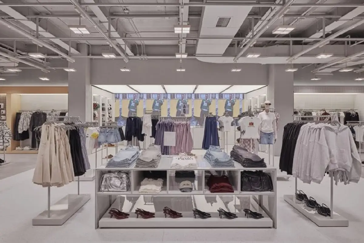 BERSHKA เผยโฉมแฟลกชิพสโตร์ล่าสุด  ณ ศูนย์การค้า เซ็นทรัลเวิลด์