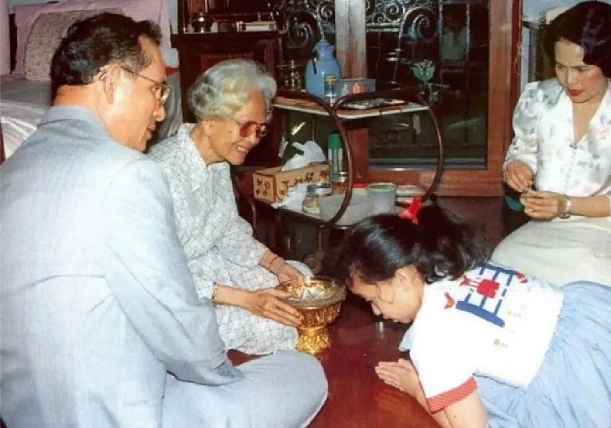 พระประวัติ สมเด็จพระเจ้าลูกเธอ เจ้าฟ้าพัชรกิติยาภาฯ เจ้าฟ้าของปวงชน