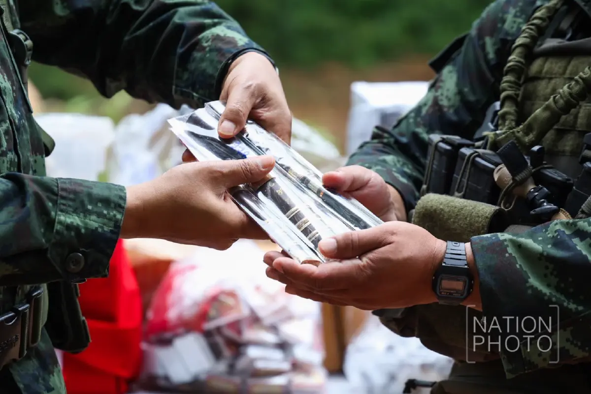 มทภ.2 ลงพื้นที่เยี่ยมทหารแนวหน้า มอบยันต์ หลวงปู่ศิลา บำรุงขวัญกำลังใจ