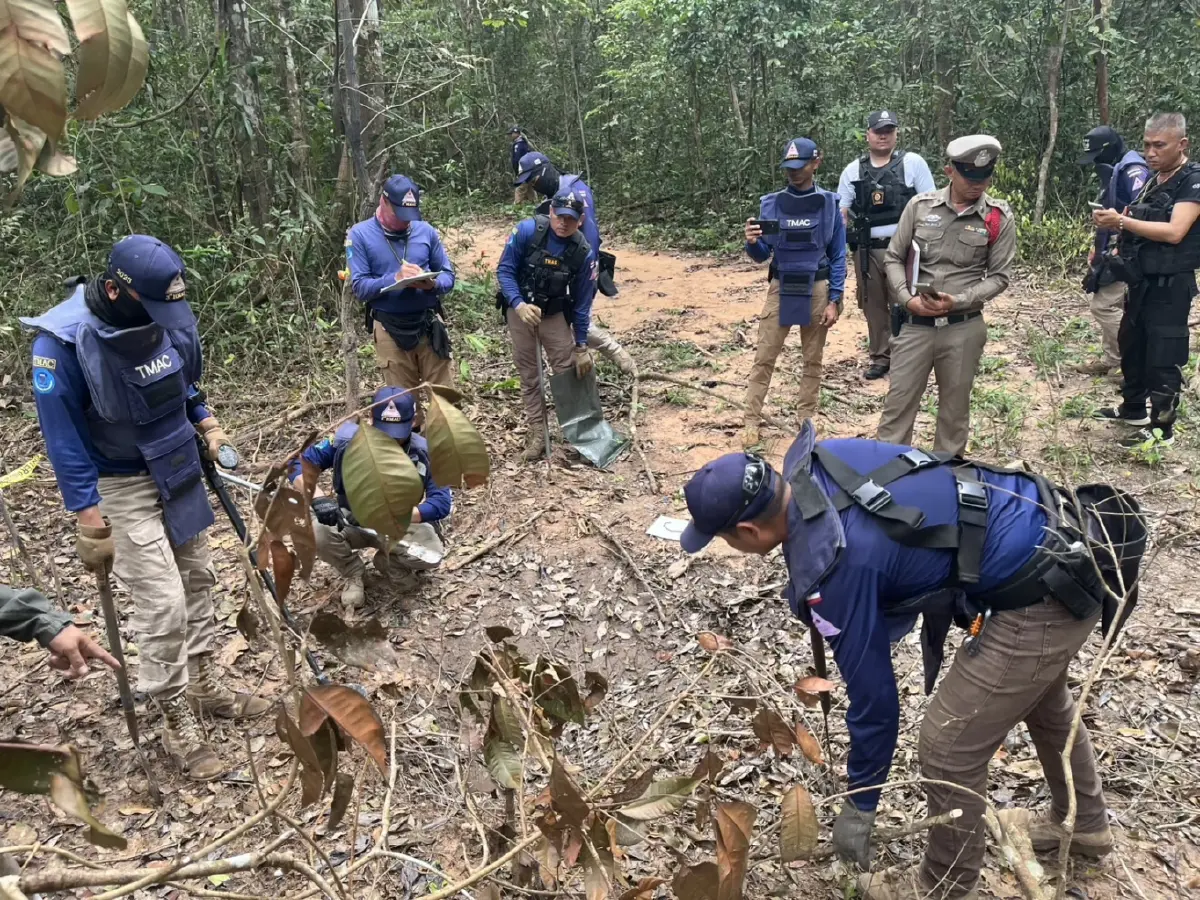 ยอดกระสุนตก พุ่งไม่หยุด EOD สุรินทร์ เก็บกู้ พบอีกหลุมระเบิด BM-21