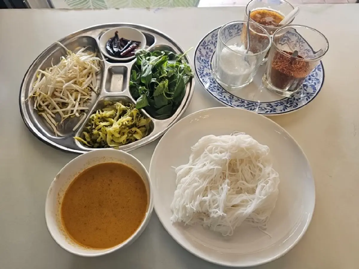 ‘ธัญพร เนื้อตุ๋น’ ขายมา 33 ปี ใน ‘ซอยวัชรพล’ หมูตุ๋น ก็อร่อยนะ