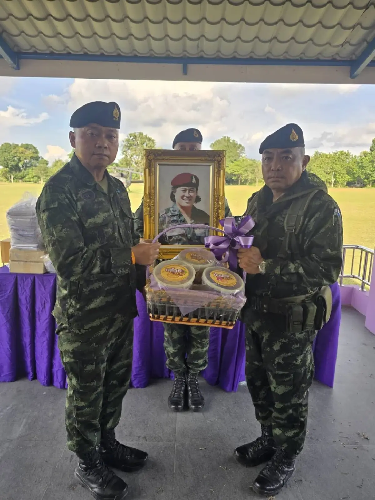 มทภ.2 เยี่ยม ฉก.1-3 มอบสิ่งของพระราชทาน ทหารชายแดนไทย-กัมพูชา