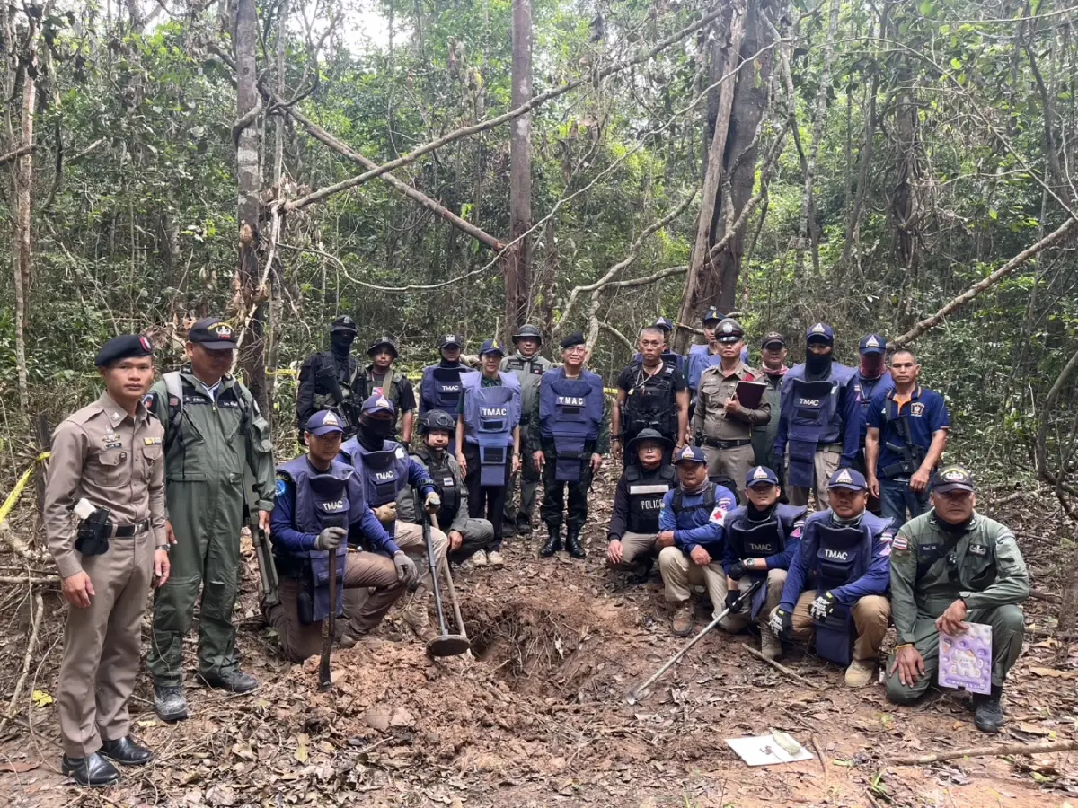 ยอดกระสุนตก พุ่งไม่หยุด EOD สุรินทร์ เก็บกู้ พบอีกหลุมระเบิด BM-21