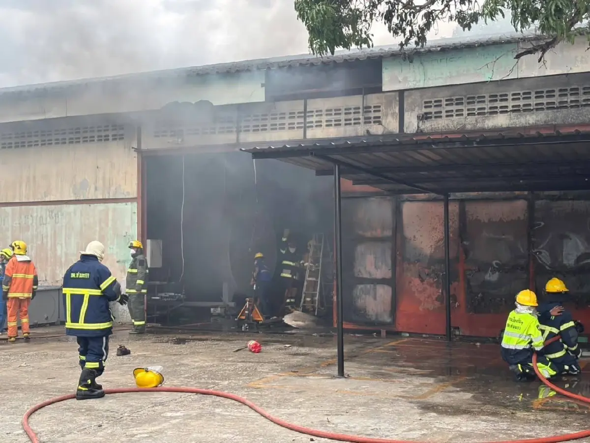 ด่วน! เกิดเหตุ แก๊สระเบิดกลางโรงงานท่ามะกา เพลิงโหมหนัก ดับแล้ว 1