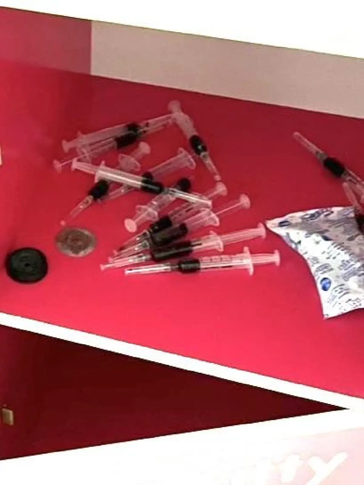 บุกคลินิกดังไร้แพทย์ อันตรายศัลยกรรมทำสวย ฉีดเพิ่มขนาดเจ้าโลก