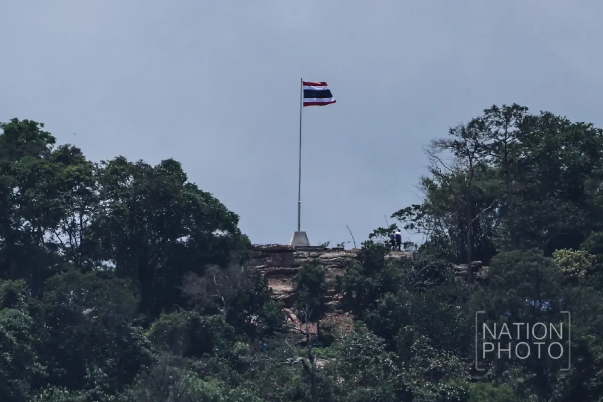 'ธงชาติไทย' บนภูมะเขือ จุดยุทธศาสตร์สำคัญชายแดนไทย-กัมพูชา