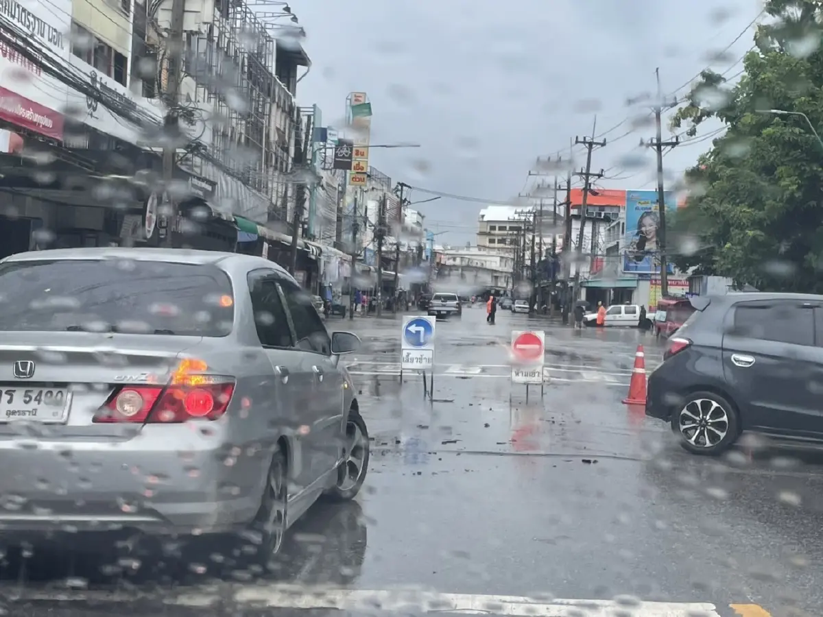 พายุโซนร้อนรุนแรงคาจิกิ ถล่มแพร่ น้ำท่วมหลายจุด ประกาศปิดถนน