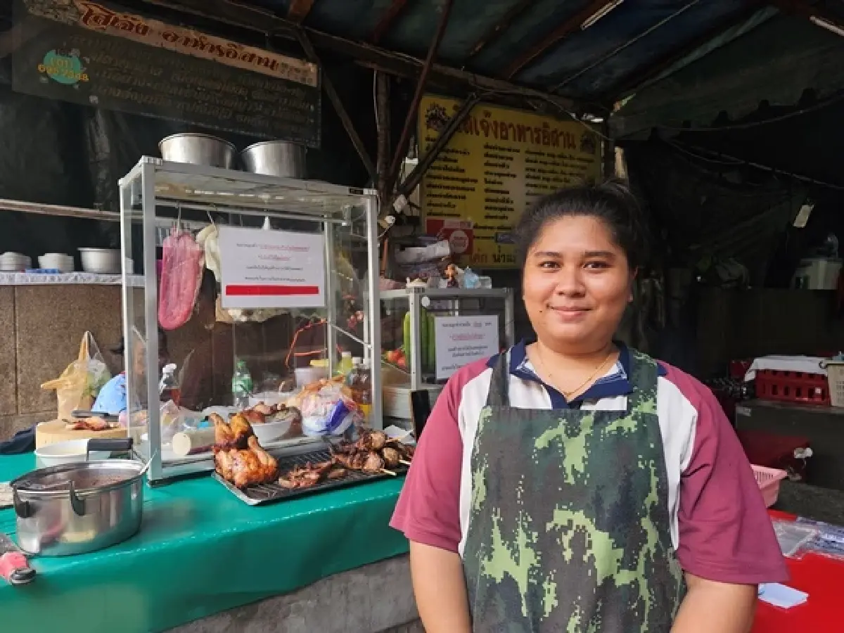 ‘โสเจ๊ง’ ยังไม่เจ๊ง ขายอาหารอีสาน อร่อยมานานใน ‘ย่านอโศก’