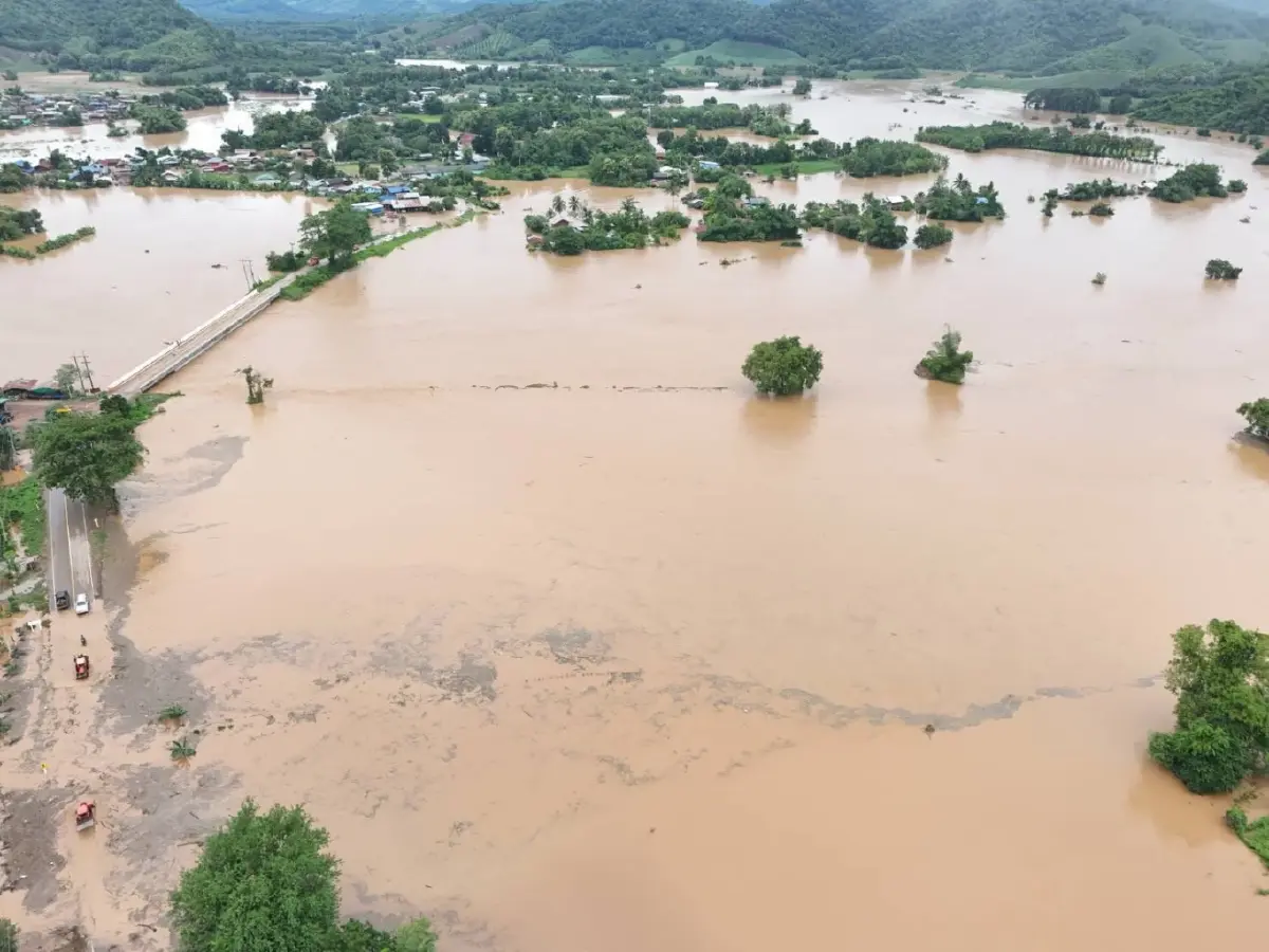 เตือน 'ธงแดง' หล่มสัก-หล่มเก่า ขนของหนีน้ำ หลังระดับน้ำป่าสักสูง