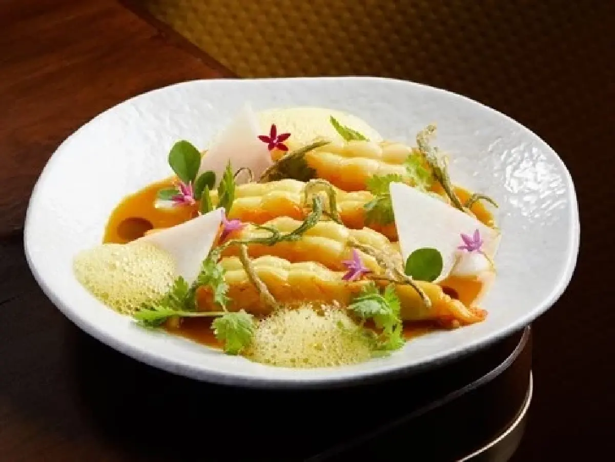 อาหารไทยมื้อค่ำ ระดับมิชลินสตาร์ วิวสุดปัง ที่ 'ฤดูกาล' โดย เชฟต้น