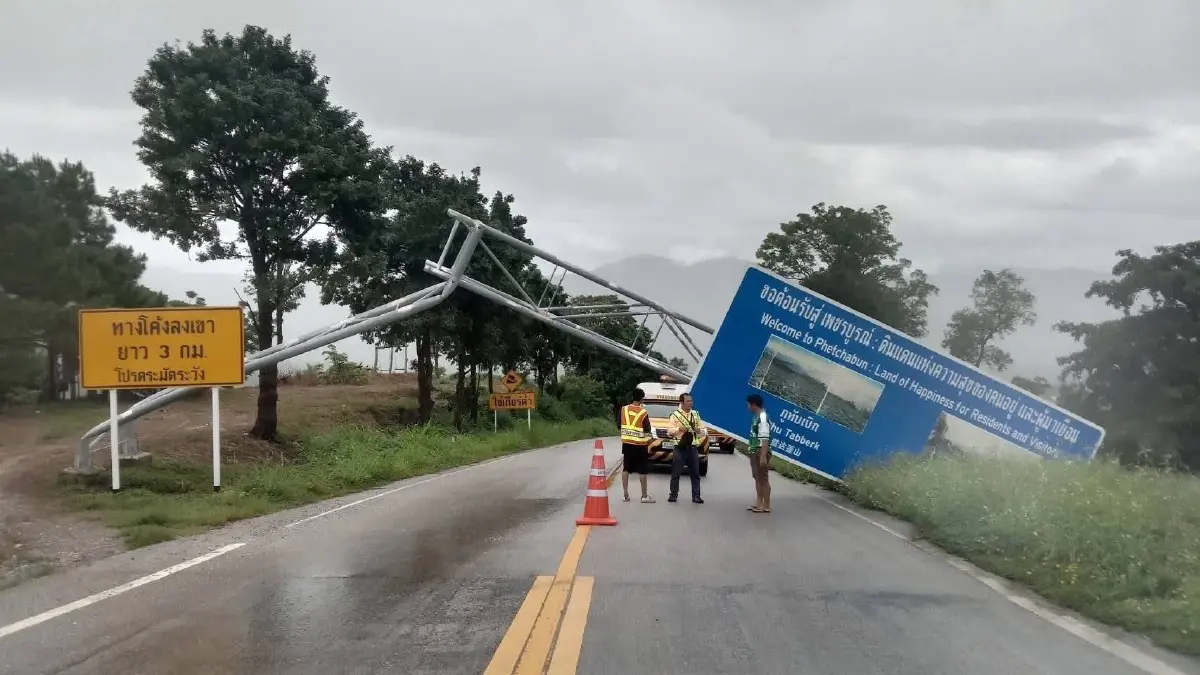 เตือน 'ธงแดง' หล่มสัก-หล่มเก่า ขนของหนีน้ำ หลังระดับน้ำป่าสักสูง