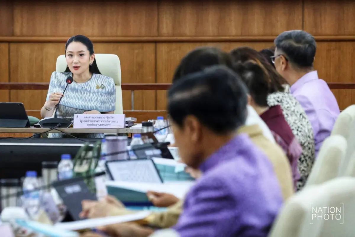 ‘แพทองธาร’ ยิ้มแย้ม เข้ากระทรวงฯ ปฏิบัติภารกิจ ก่อนดีเดย์ ศาลรธน. ชี้ชะตา29ส.ค.