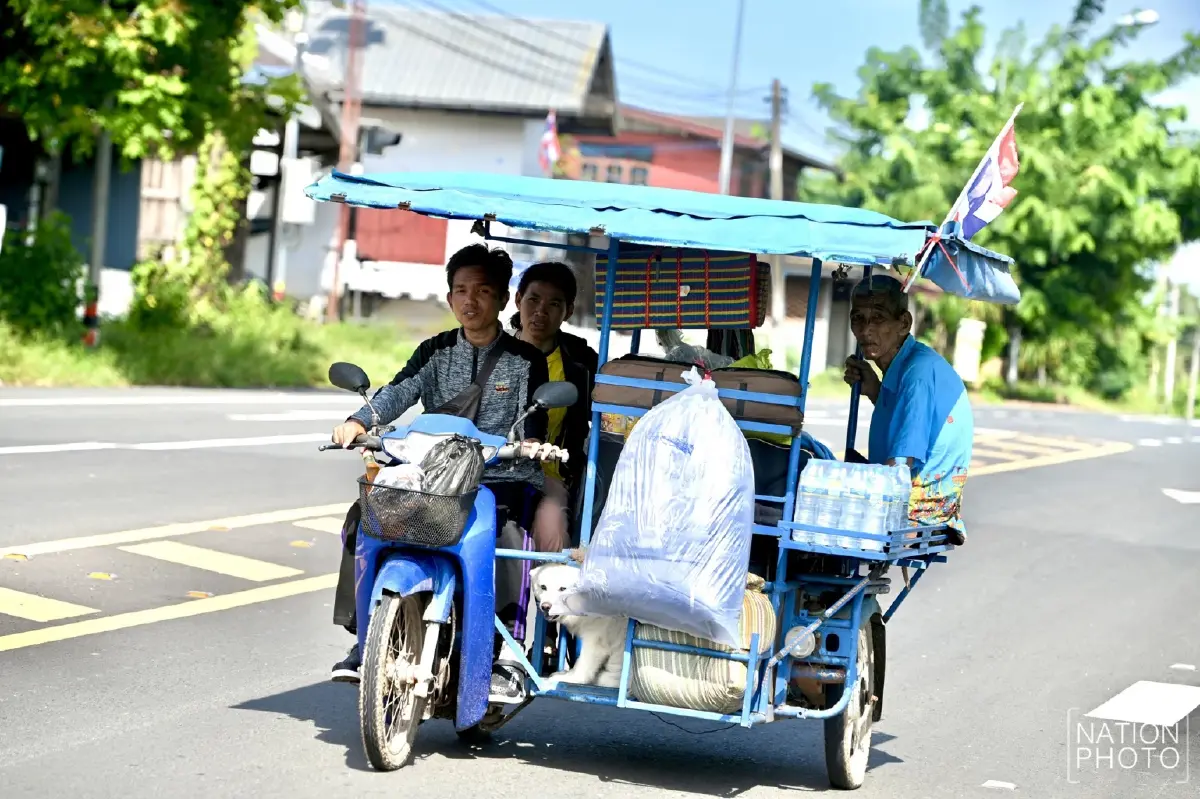 ชาวสุรินทร์เร่งสร้าง หลุมหลบภัย รับมือสถานการณ์ชายแดนไทย-กัมพูชา