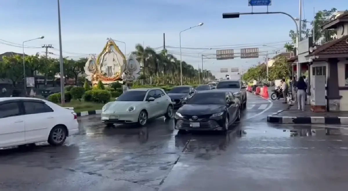 ฝนตกแต่เช้า น้ำท่วมขังสูง 20 ซม. แยกสนามบินสุวรรณภูมิ รถชะลอตัว