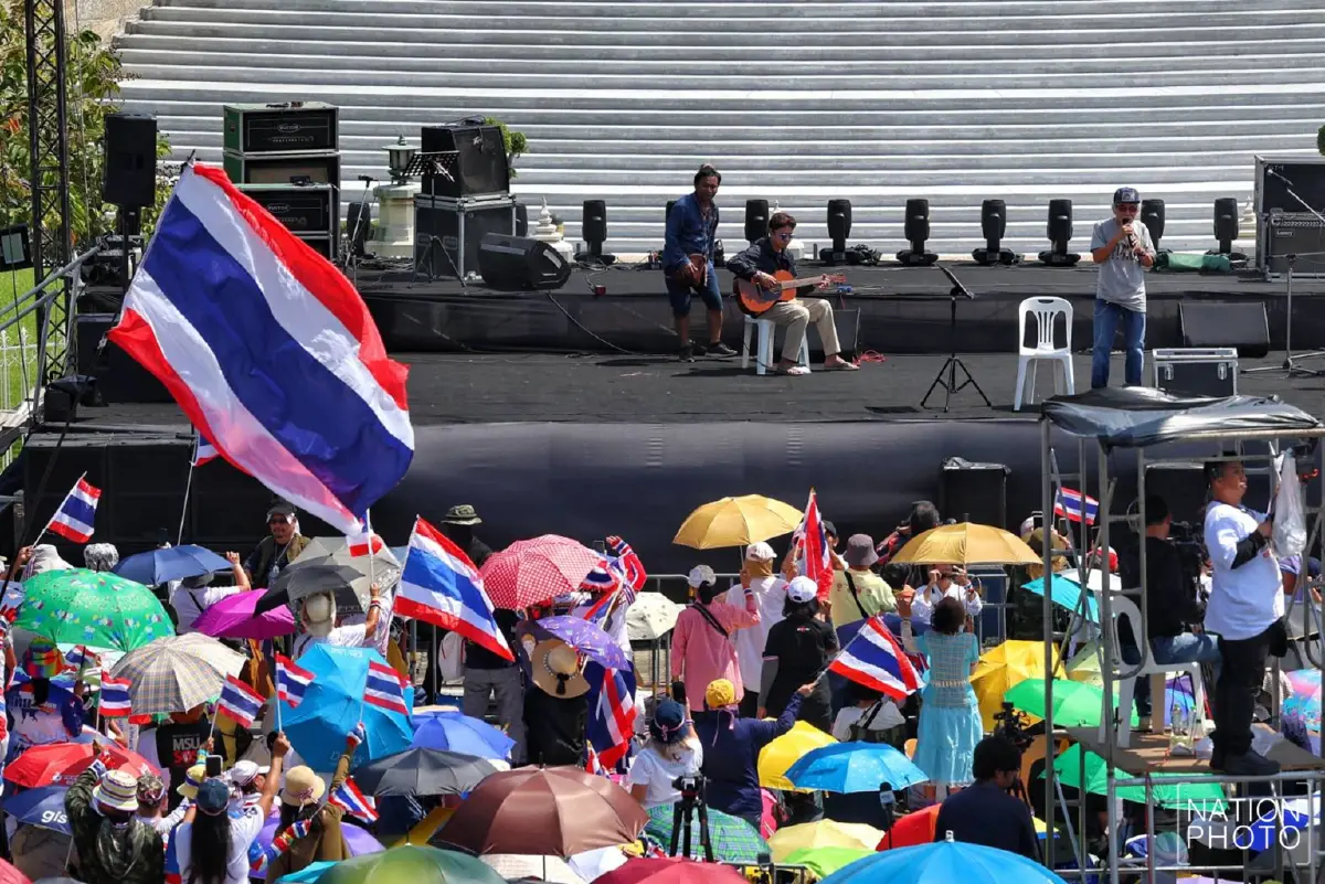 ภาพล่าสุด ม็อบชุมนุม อนุสาวรีย์ชัยฯ ตร.คุมเข้มพื้นที่ เช็กทางเลี่ยง