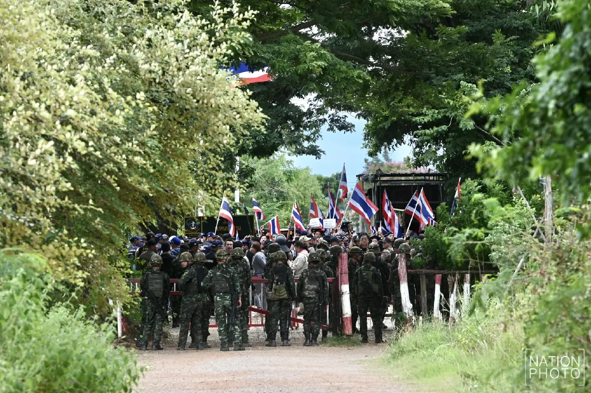 พร้อมชนเขมร 'เจ๊เอ๋' ร่วมทีมชาวบ้าน-กลุ่มคนไทยรักชาติ บุกชายแดนสระแก้ว