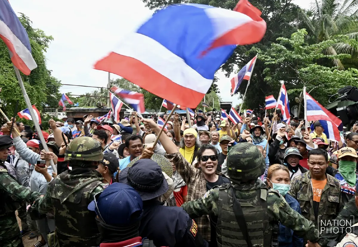 พร้อมชนเขมร 'เจ๊เอ๋' ร่วมทีมชาวบ้าน-กลุ่มคนไทยรักชาติ บุกชายแดนสระแก้ว