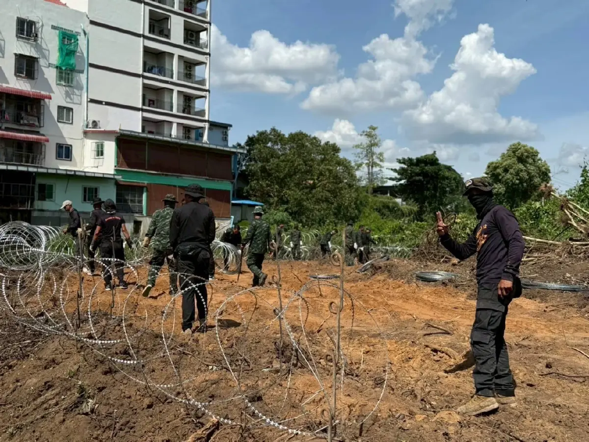 ระดมกำลังทหาร ขึงลวดหนามหีบเพลง 6 กม. ชายแดนสระแก้ว -ปอยเปต กัมพูชา