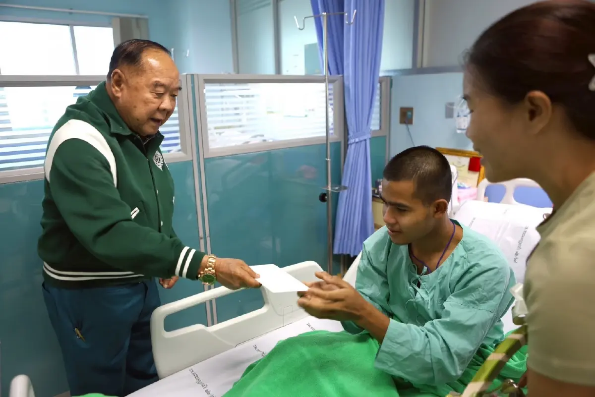 น้องเจ็บ พี่เจ็บด้วย ‘บิ๊กป้อม’ เยี่ยม8ทหารกล้า เสียสละปกป้องประเทศ