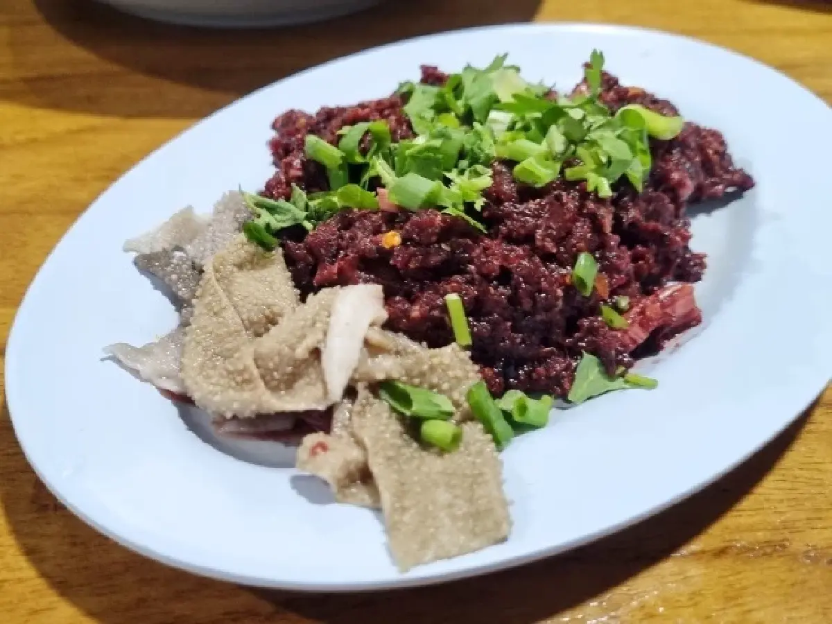 ‘ลาบต้นยาง’ ร้านลาบเชียงใหม่เจ้าของ ‘ตำนาน 40 ปี’ ลำแต้ๆ