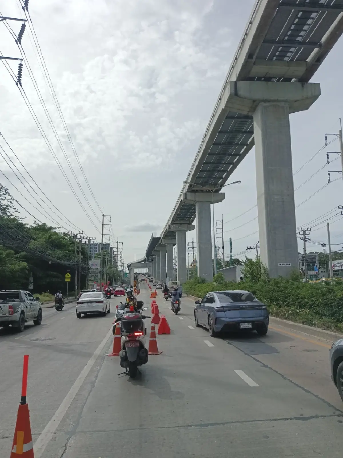 รถติดหนัก ถนนแจ้งวัฒนะ กระทบจากซ่อมรอยต่อสะพานข้ามวงเวียนบางเขน