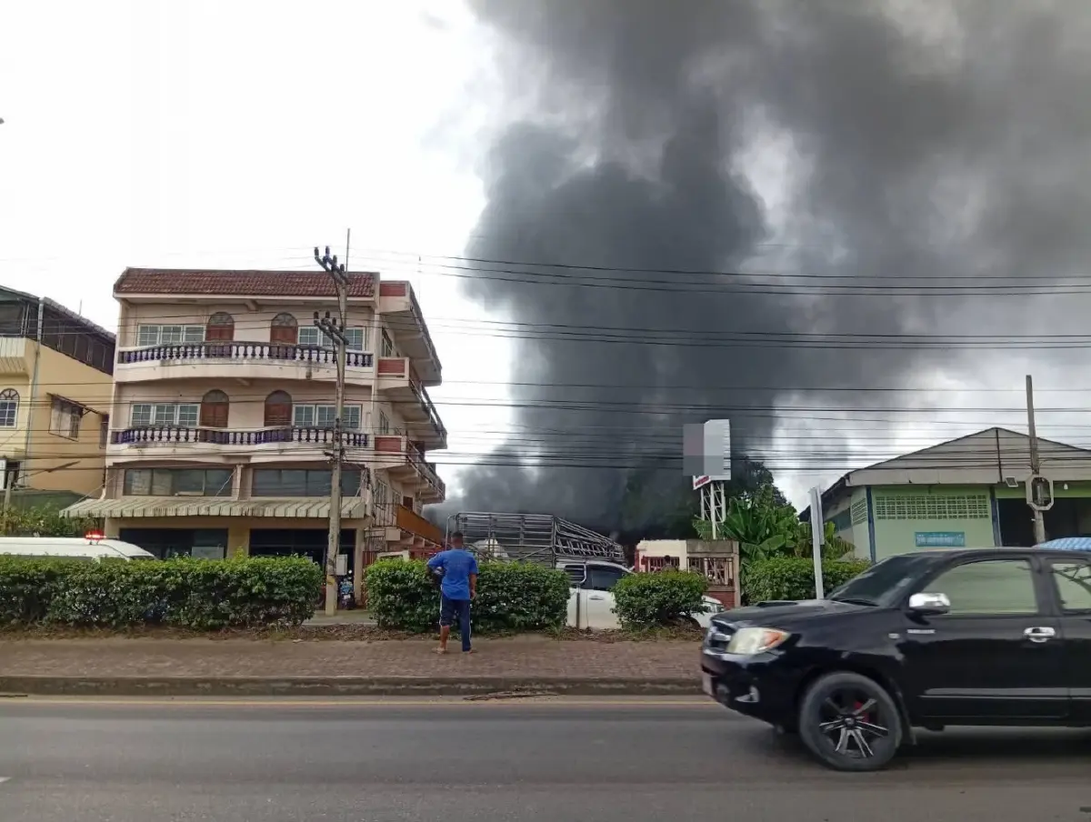 ด่วน! เกิดเหตุ แก๊สระเบิดกลางโรงงานท่ามะกา เพลิงโหมหนัก ดับแล้ว 1