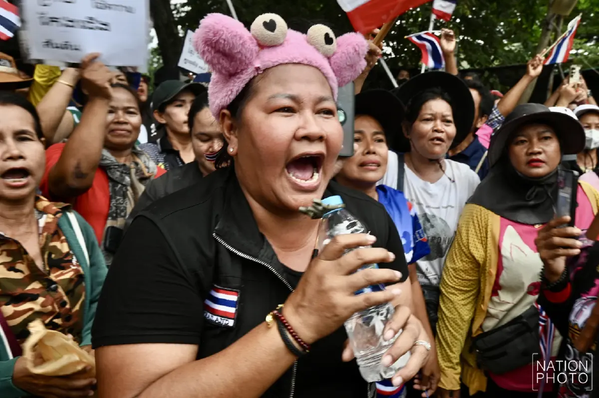 พร้อมชนเขมร 'เจ๊เอ๋' ร่วมทีมชาวบ้าน-กลุ่มคนไทยรักชาติ บุกชายแดนสระแก้ว