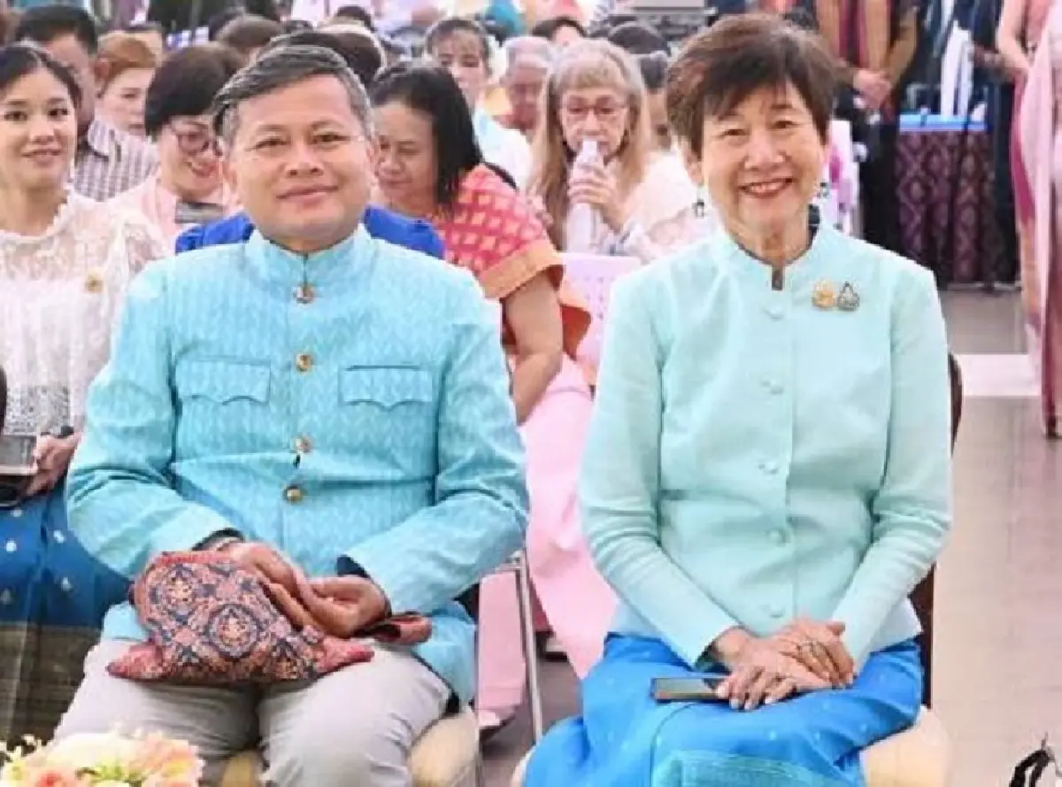 ชุดไทยพระราชนิยม  ภูษาแห่งพระราชปณิธาน สมเด็จพระพันปีหลวง