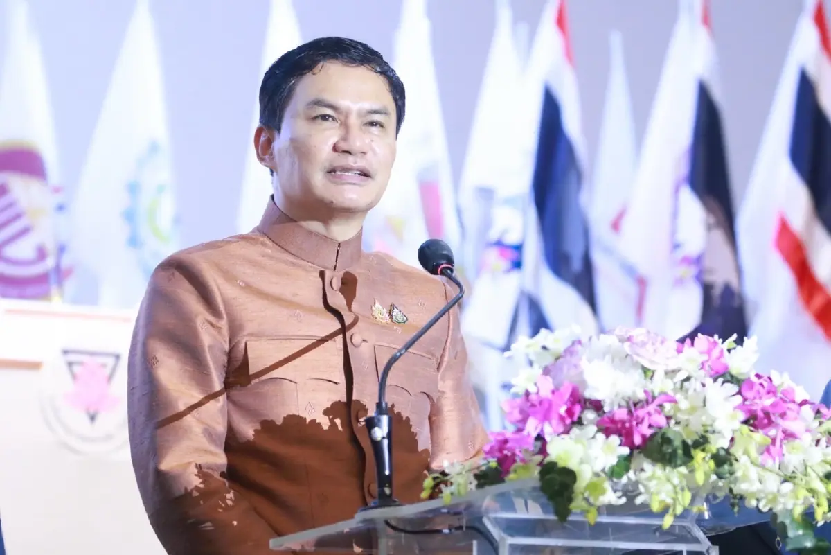 24 รร.สพฐ.- หอการค้าพิจิตร เซ็น MOU 'โรงเรียนร่วมพัฒนา'