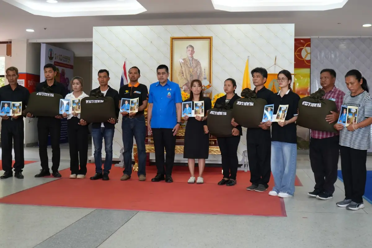 มอบเงินสิ่งของพระราชทาน ครอบครัว 9 ผู้เสียชีวิตศรีสะเกษ เหตุปะทะชายแดน
