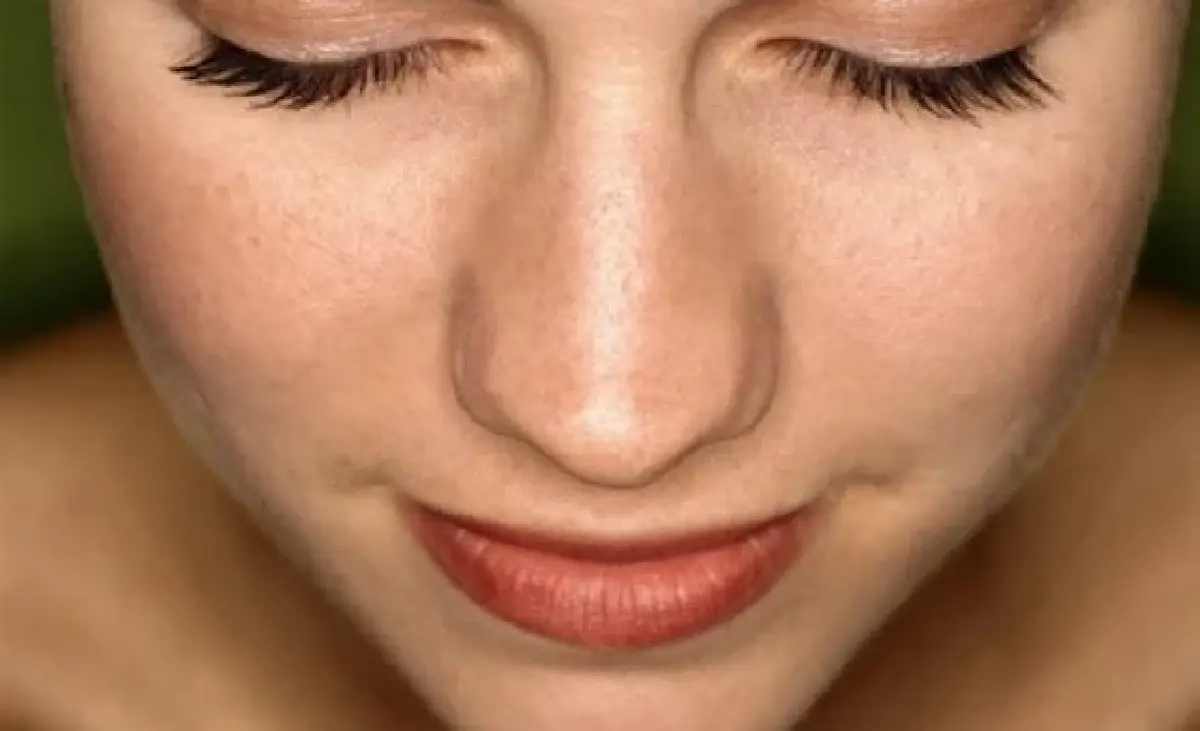 เป็นเรื่อง คนชอบกดสิว บีบสิวที่จมูก เสี่ยงสมองติดเชื้อ เสียชีวิต