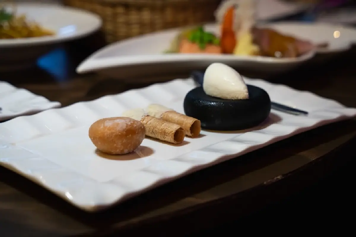 ร้านอาหาร Dine in The Dark การเดินทางของรสชาติอาหารในความมืด