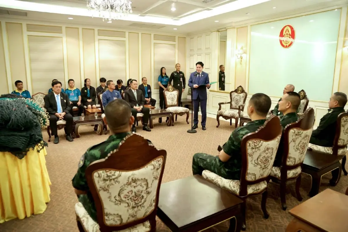 'กระทรวงเกษตรฯ' ส่งมอบ อวนตาข่าย-กะปิ ทหารชายแดนไทย-กัมพูชา ปกป้องอธิปไตย