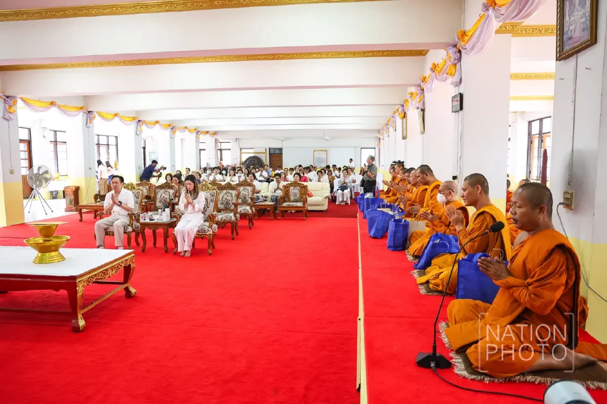 'ฉาย บุนนาค' นำทีมเนชั่น ทอดผ้าป่าสามัคคี สร้าง โกเมศไตรรัตนเจดีย์