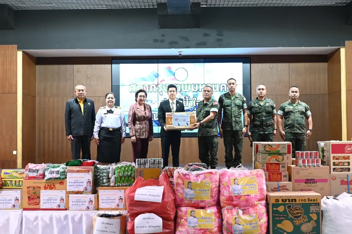 ส.ก.เขตบางรัก ส่งมอบสิ่งของถึง นาวิกโยธินจันทบุรี ช่วยแนวหน้า