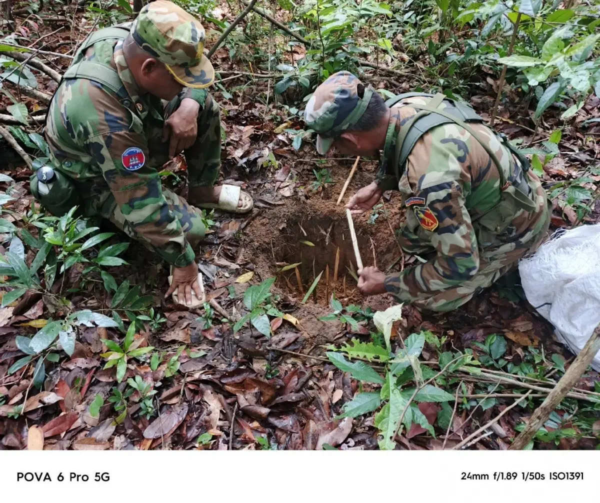 ทหารเรือ เจอโทรศัพท์ บนภูมะเขือ พบหลักฐานเพียบ ทหารกัมพูชาวางทุ่นระเบิด