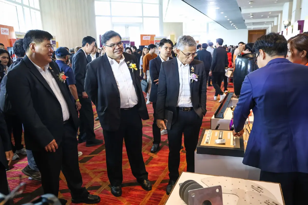 กฟผ. พลิกโฉมระบบไฟฟ้า โชว์นวัตกรรมขึงสายส่งไฟฟ้าแรงสูง 'ไม่ดับไฟ'