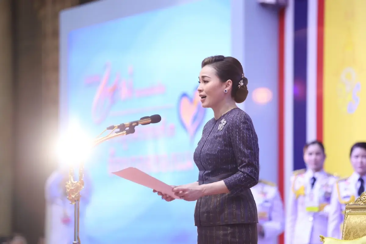 'ก้าวสู่ทศวรรษที่ 3 อ้อมกอดของแม่'สานต่อพระราชปณิธาน กำแพงต้านยาเสพติด