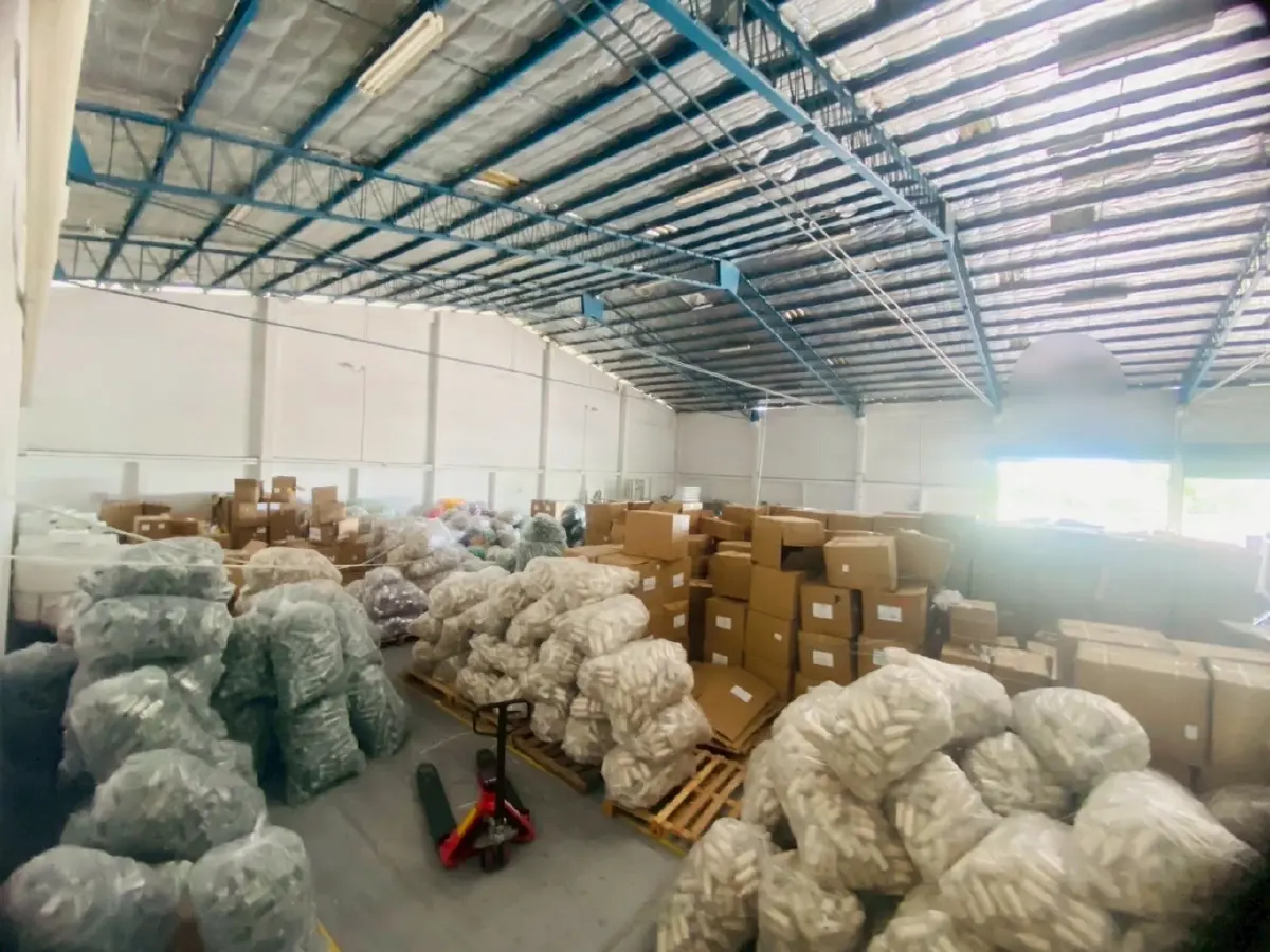 อย.-ปคบ. บุกโรงงานเครื่องสำอาง ผลิตสินค้าเถื่อน มูลค่า 20 ล้าน