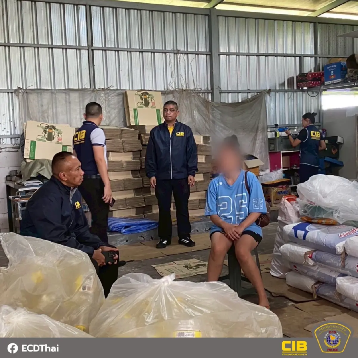 เช็ก! ซีอิ๊ว ซอส กาแฟ ของปลอมขายตลาดค้าส่งทั่วไทย ล่าสุดทลายโรงงาน