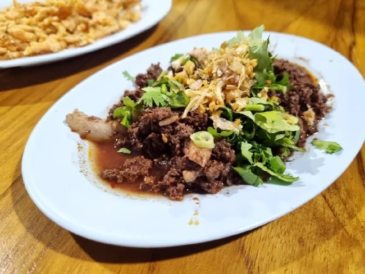 ‘ลาบต้นยาง’ ร้านลาบเชียงใหม่เจ้าของ ‘ตำนาน 40 ปี’ ลำแต้ๆ