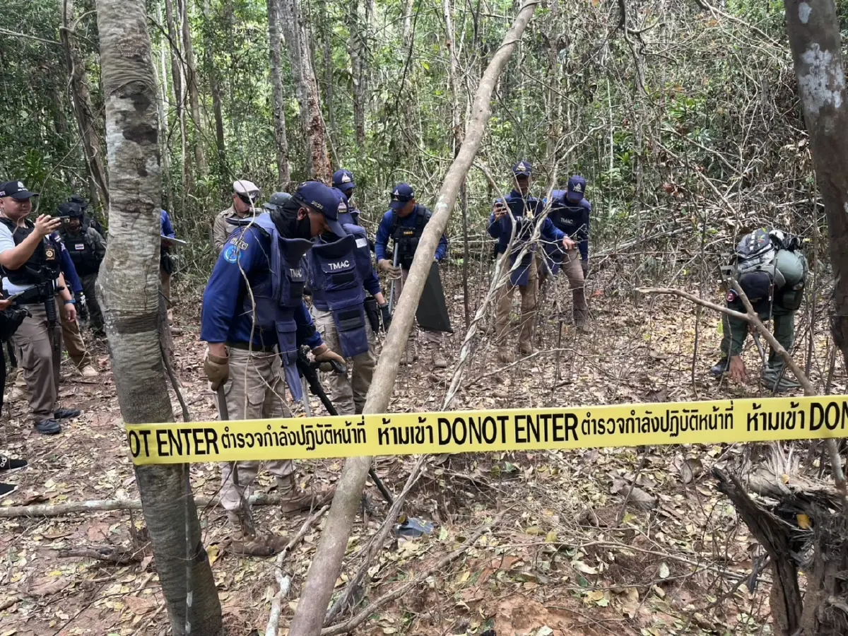 ยอดกระสุนตก พุ่งไม่หยุด EOD สุรินทร์ เก็บกู้ พบอีกหลุมระเบิด BM-21