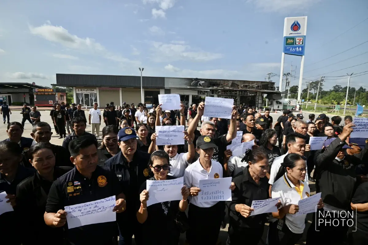 ชาวกันทรลักษ์ หลั่งน้ำตา อาลัยเหยื่อจรวด ปตท. เขมรไร้มนุษยธรรม